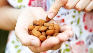 5 Tips for Heart Healthy Snacking 700x395 309x175 - to snack or not to snack