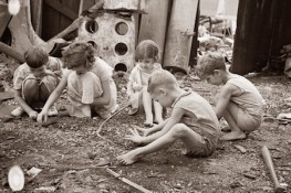 children playing dirt2 263x175 - child eating habits